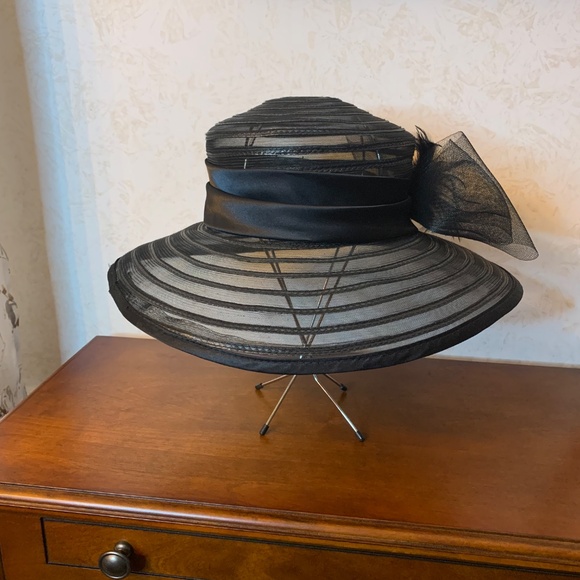 Beautiful black church hat with satin tie, soft feathers, and netting bow - Picture 2 of 7